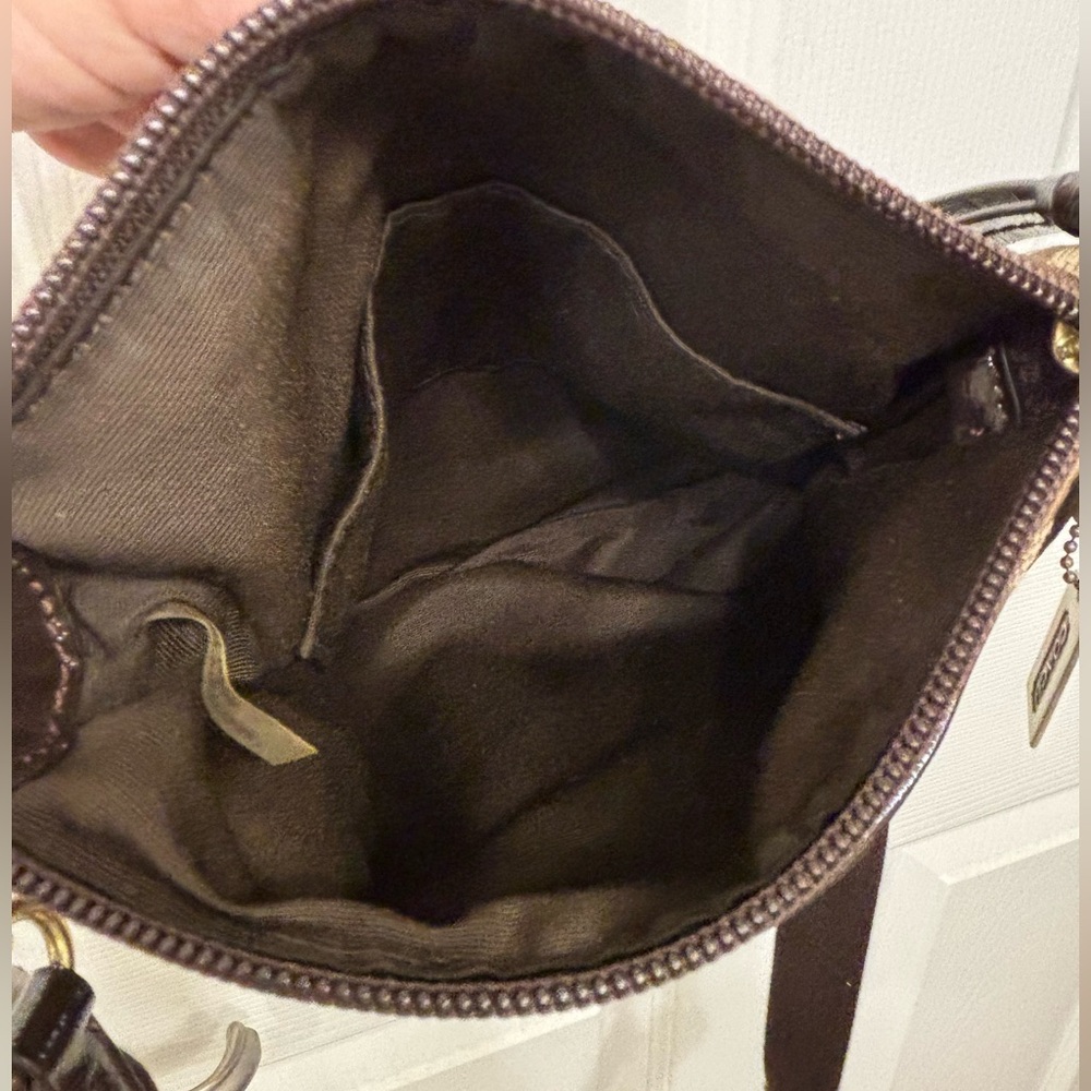 Coach brown and khaki signature swingpack crossbody - Like New - Picture 9 of 10